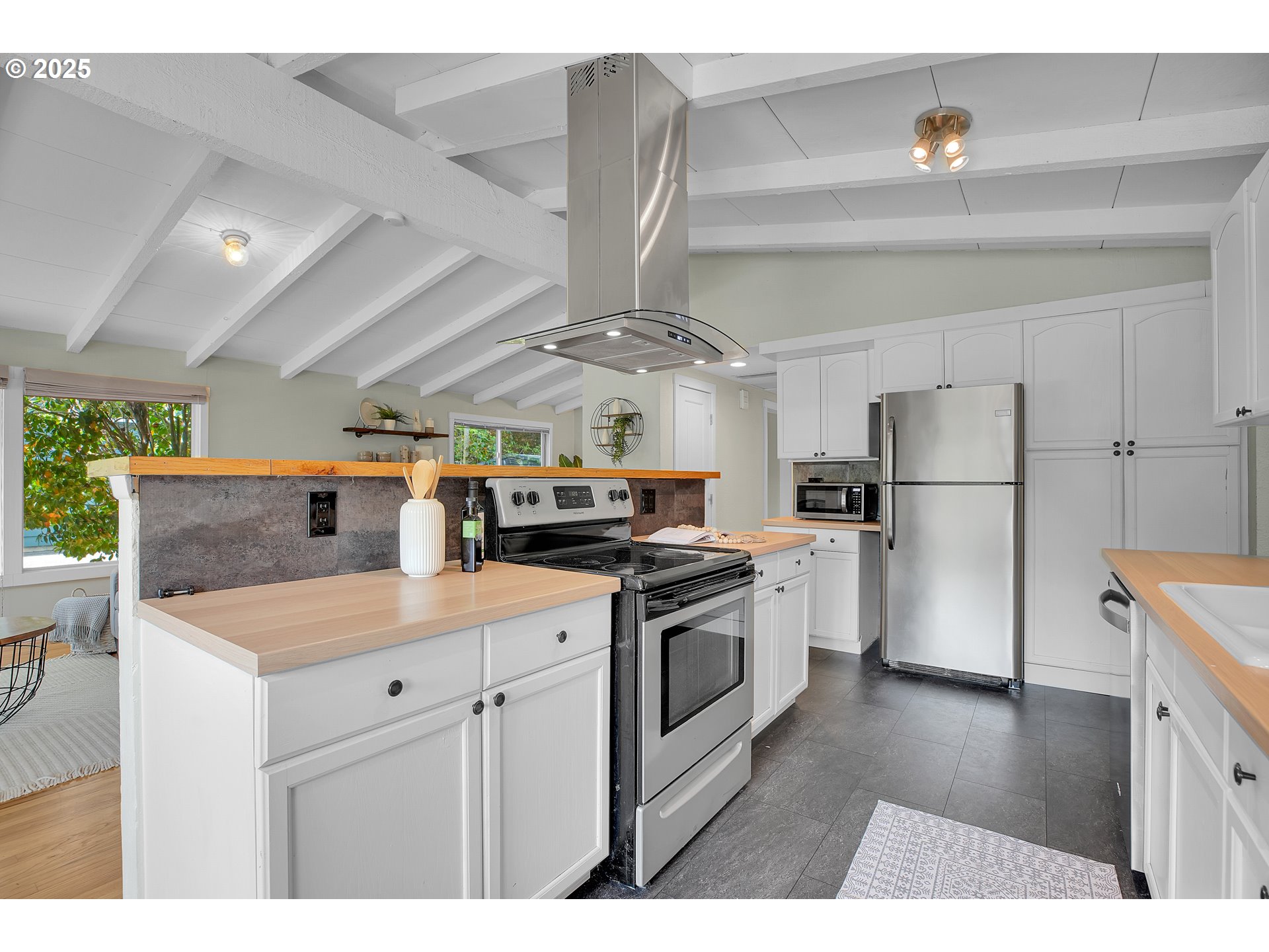 11525 Southwest 14th Street Beaverton, OR 97005 - Photo 10 of 40 Kitchen