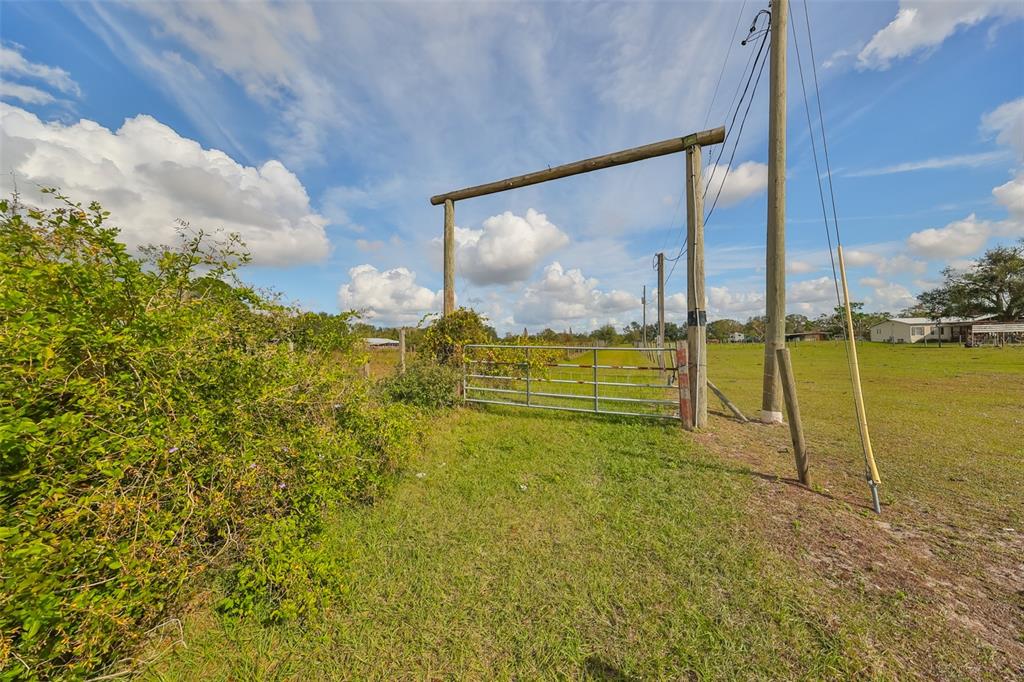 1 Carlton Lake Road Wimauma, FL 33598 - Photo 1 of 1 a view of a garden