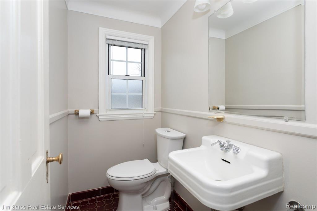 661 Neff Road Grosse Pointe, MI 48230 - Photo 5 of 9