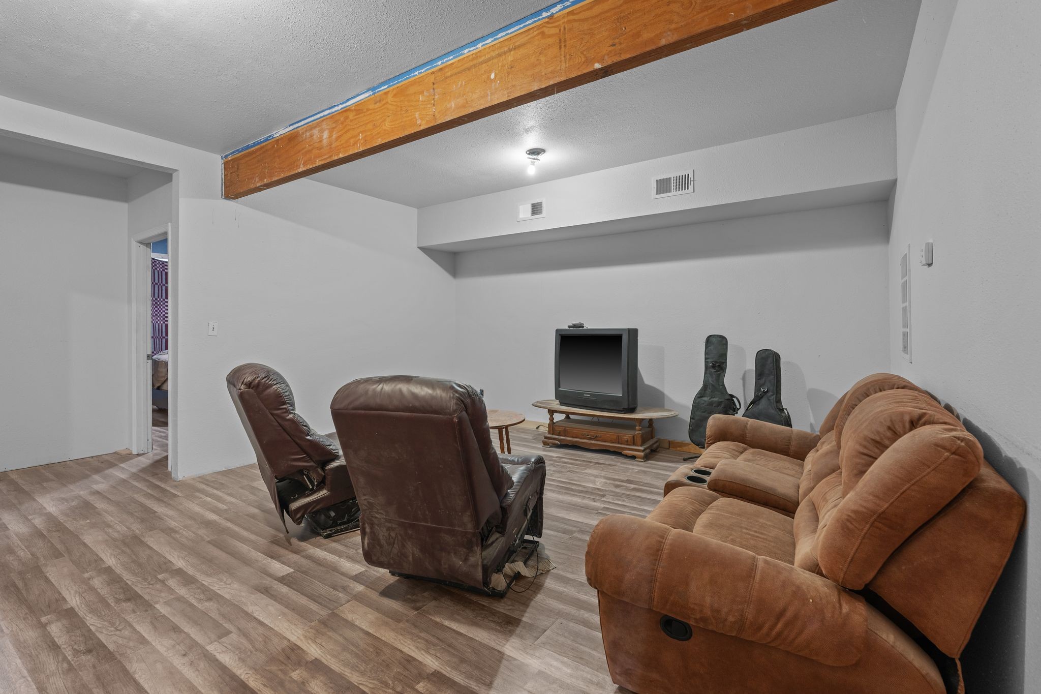 302 Faith Way Waynesboro, TN 38485 - Photo 31 of 99 a work room with furniture and a flat screen tv