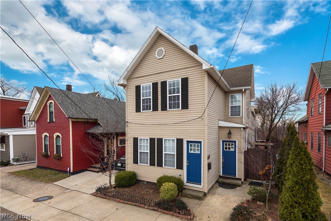 915 Fruit Avenue Cleveland, OH 44113 - Photo 1 of 35