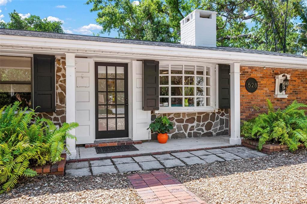 528 45th Street Sarasota, FL 34234 - Photo 2 of 45 a front view of a house