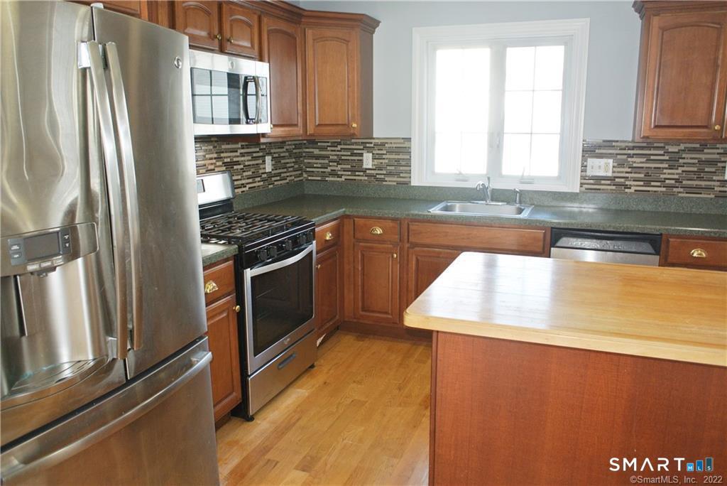 1260 Cutspring Road, Unit 1260 Stratford, CT 06614 - Photo 3 of 26