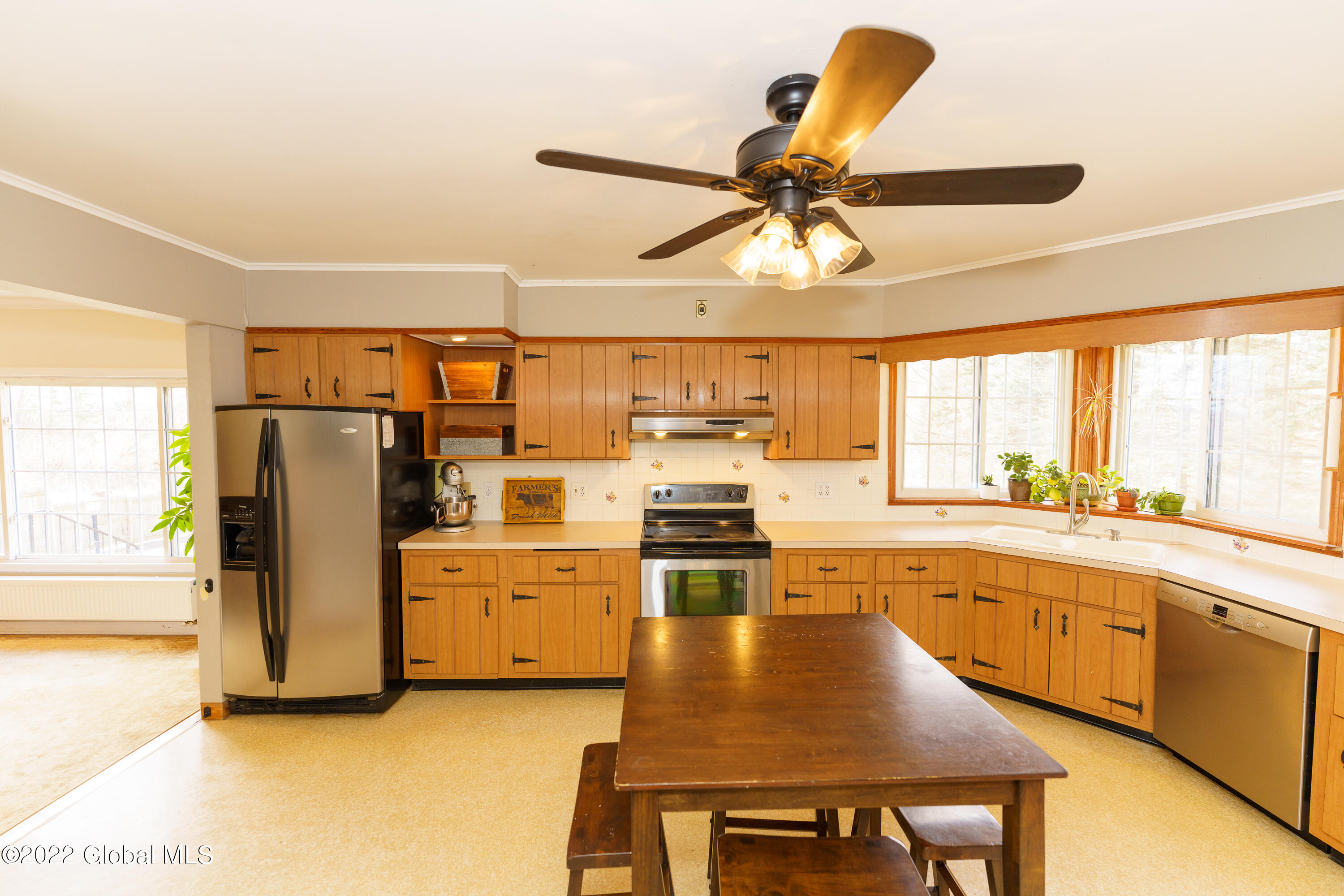 27 Werner Road Halfmoon, NY 12065 - Photo 8 of 30 3 Kitchen 3