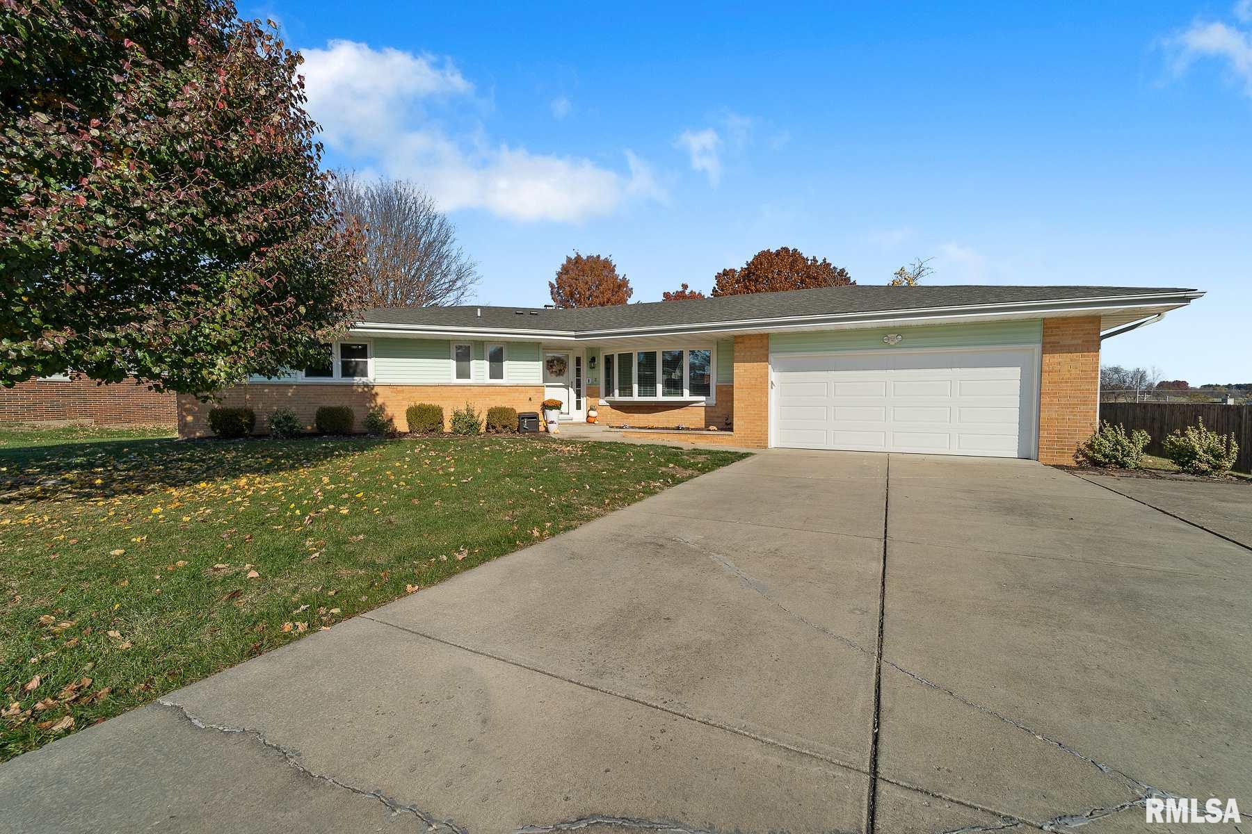 12 Greencastle Circle Springfield, IL 62712 - Photo 1 of 38 Gallery Image 1