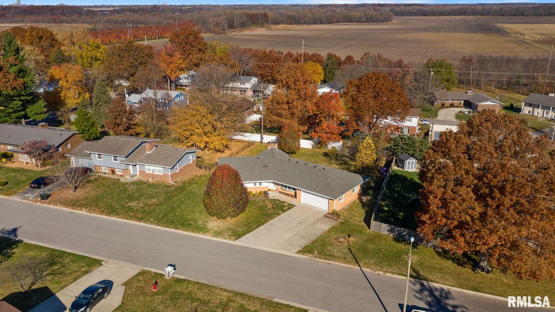 12 Greencastle Circle Springfield, IL 62712 - Photo 3 of 38 Gallery Image 3