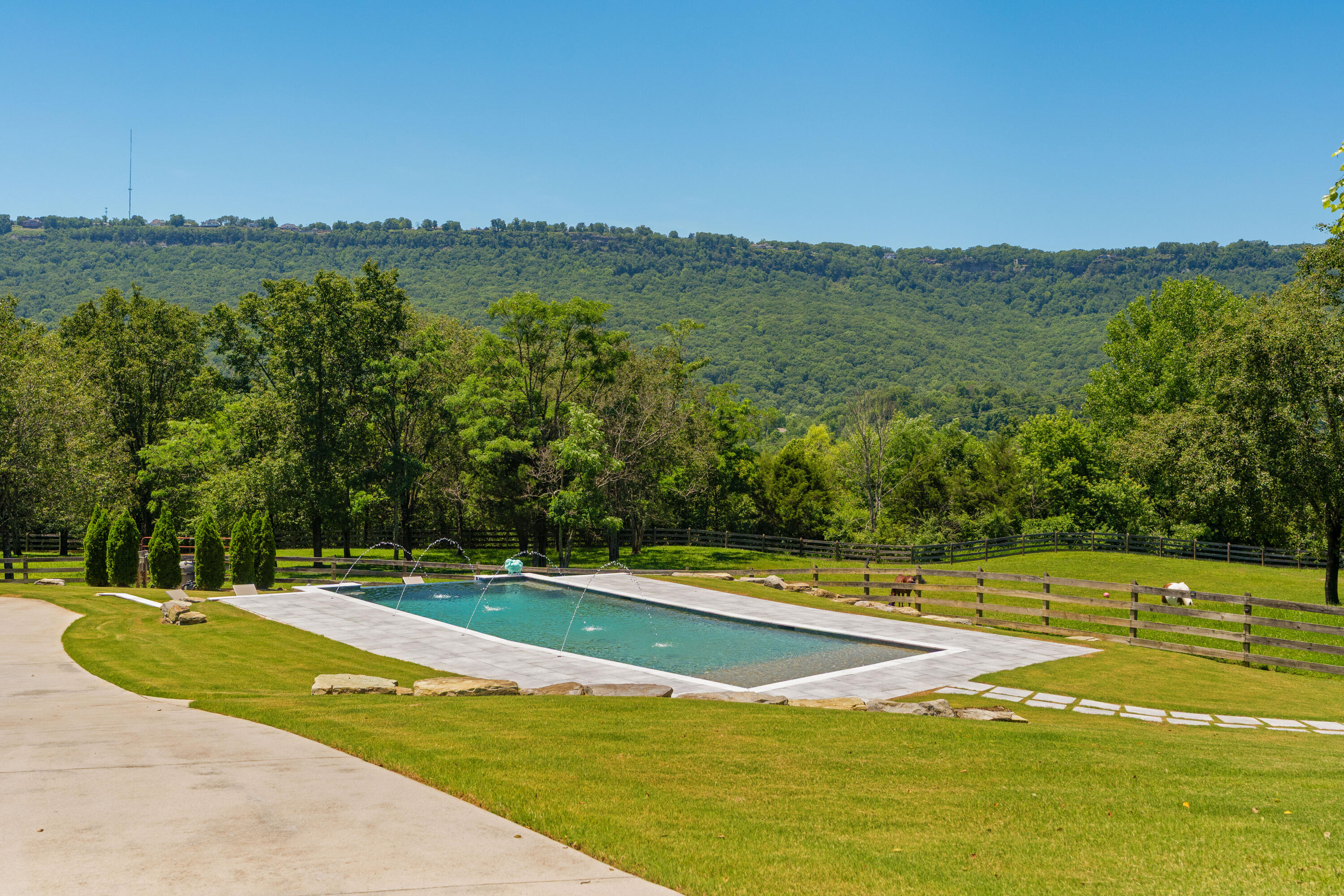 527 Reads Lake Road Chattanooga, TN 37415 - Photo 29 of 100 78 - 527 Reads Lake - Exterior