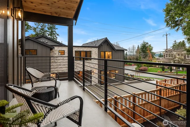 $1,399,950 | 10809 Northeast 60th Street, Kirkland, WA 98033