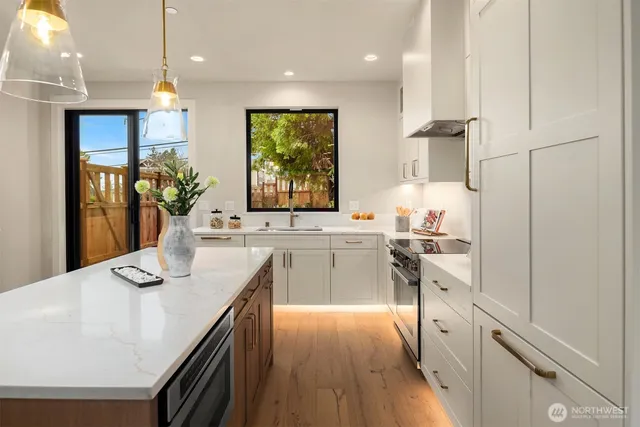 $1,399,950 | 10809 Northeast 60th Street, Kirkland, WA 98033