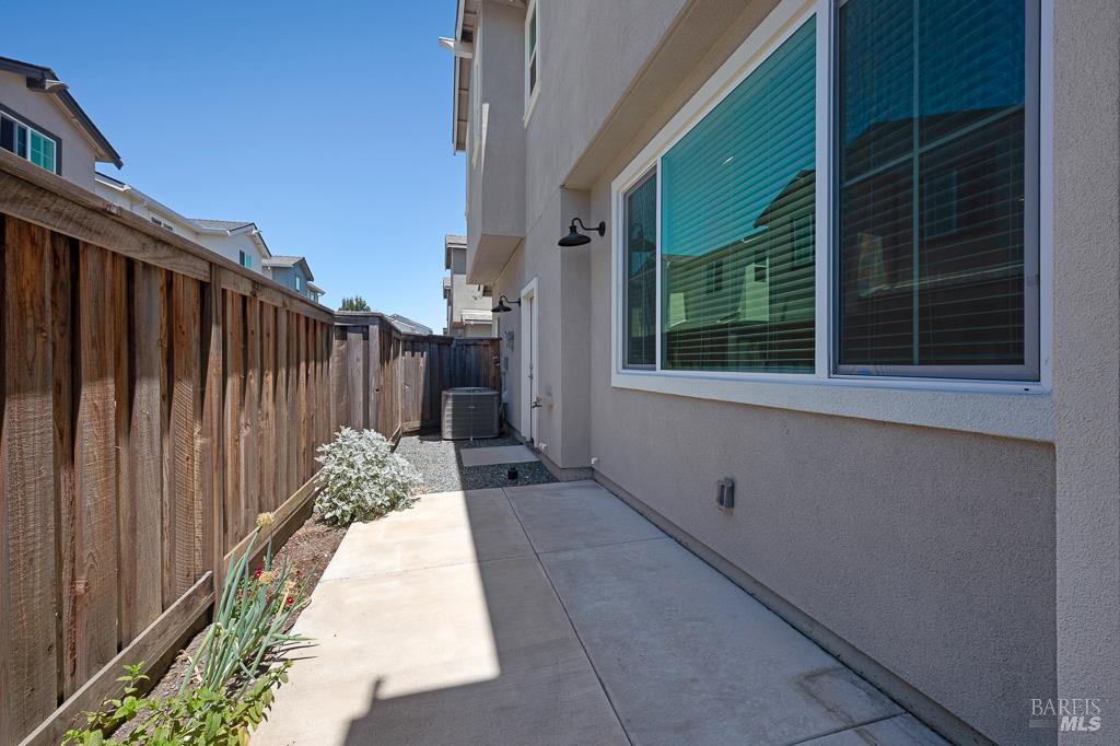 2773 Bellevue Ranch Santa Rosa, CA 95407 - Photo 21 of 24 Side Yard