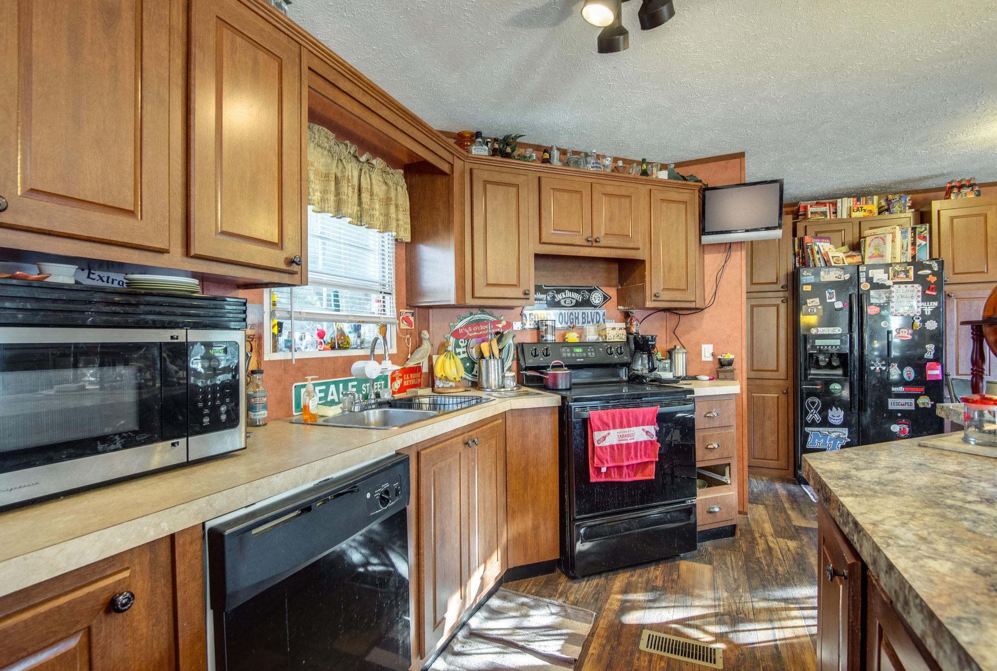7165 Bahne Road Fairview, TN 37062 - Photo 17 of 21 Nice kitchen and island