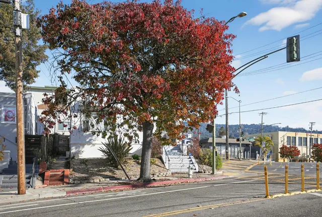 $840,000 | 2734 MacArthur Boulevard, Oakland, CA 94602