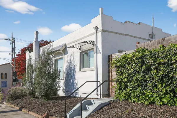 $840,000 | 2734 MacArthur Boulevard, Oakland, CA 94602