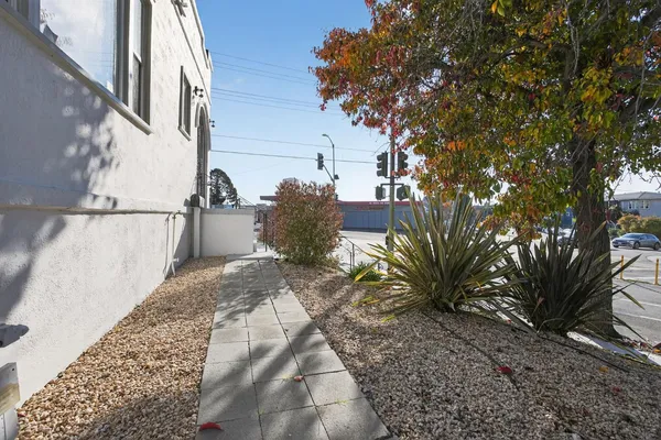 $840,000 | 2734 MacArthur Boulevard, Oakland, CA 94602