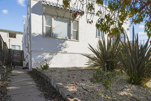 $840,000 | 2734 MacArthur Boulevard, Oakland, CA 94602