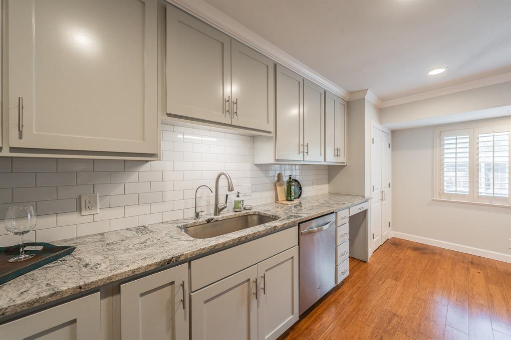 913 Roaring Springs Road Fort Worth, TX 76114 - Photo 5 of 31