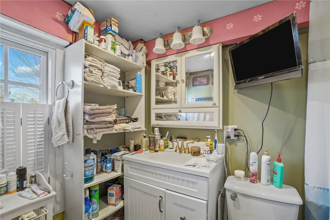 1382 Hope Street Bristol, RI 02809 - Photo 14 of 23