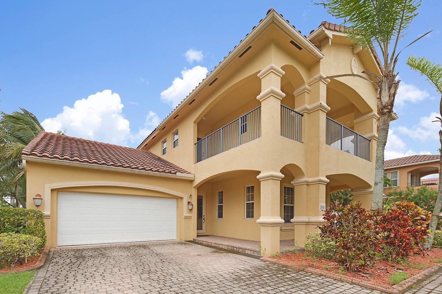 748 Cresta Circle West Palm Beach, FL 33413 - Photo 4 of 62 a front view of a house
