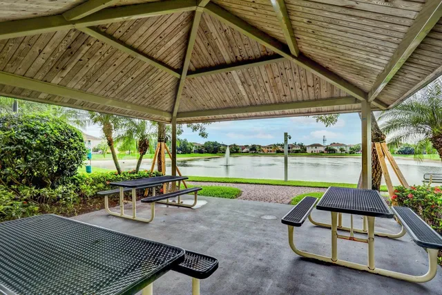 $760,000 | 748 Cresta Circle, West Palm Beach, FL 33413