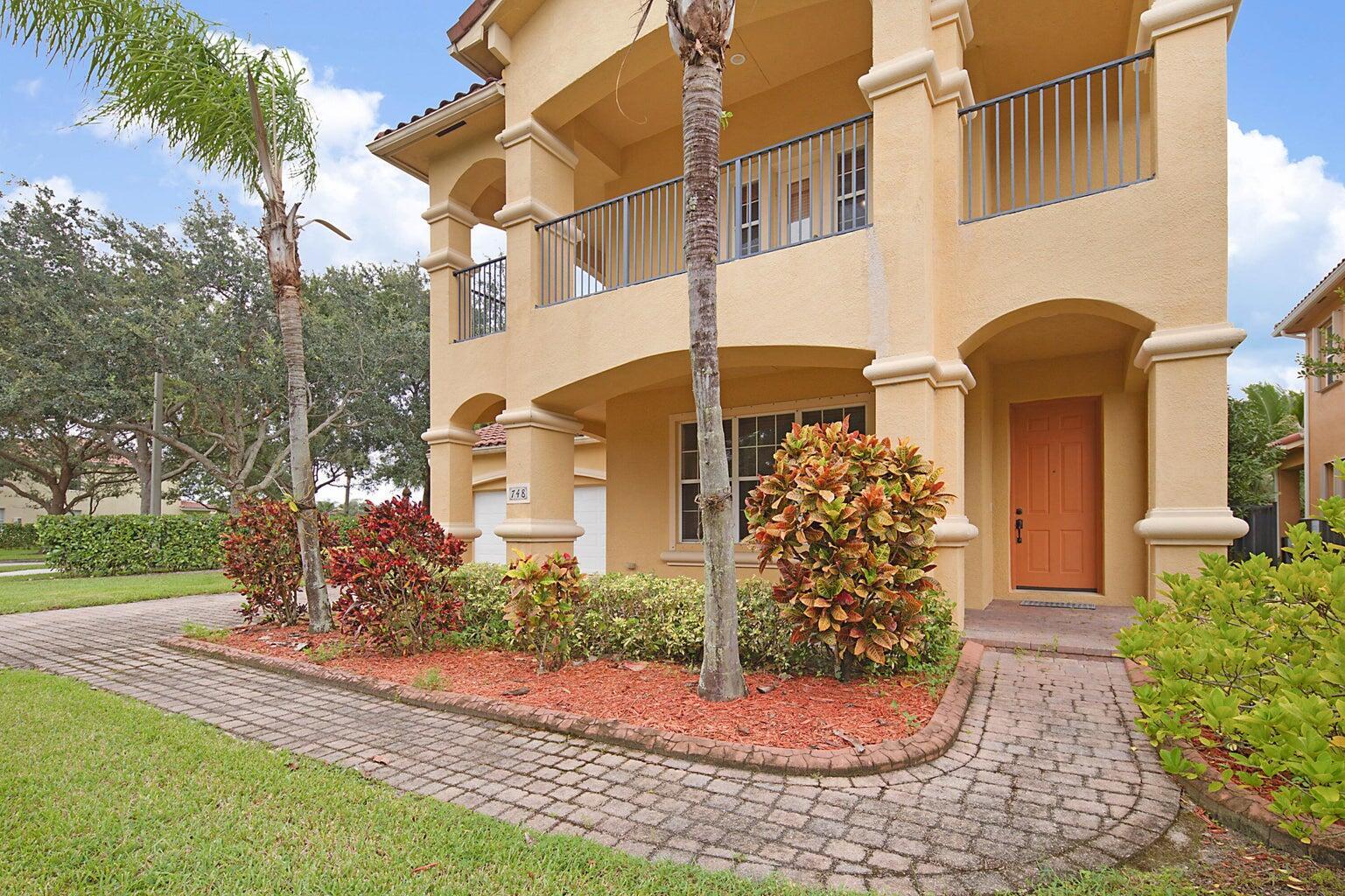 748 Cresta Circle West Palm Beach, FL 33413 - Photo 6 of 62 20250923161301375057000000-o