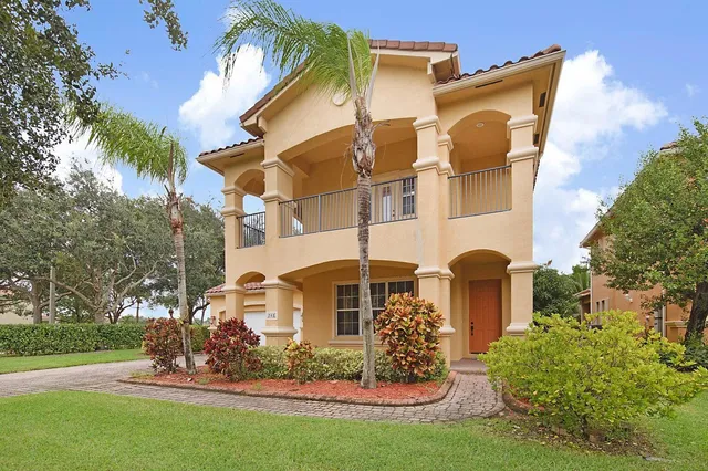 $760,000 | 748 Cresta Circle, West Palm Beach, FL 33413