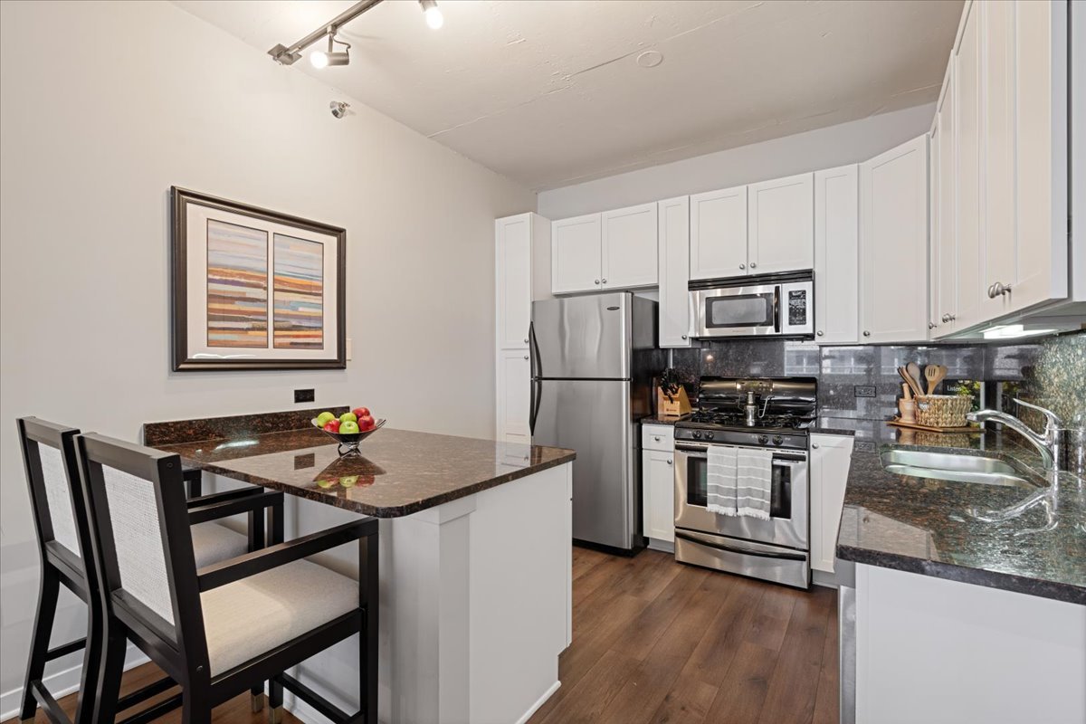 909 West Washington Boulevard, Unit 606 Chicago, IL 60607 - Photo 9 of 20