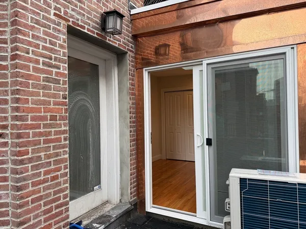 $6,850 | 218 Newbury Street, Unit 3M, Boston, MA 02116