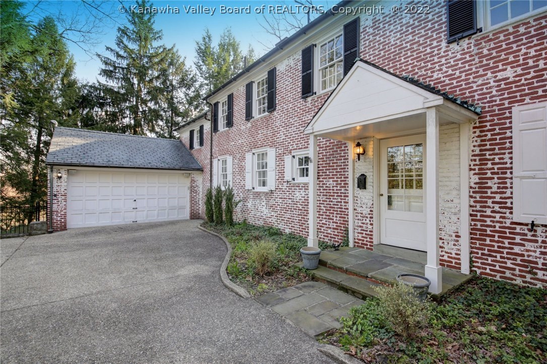 828 Chestnut Road Charleston, WV 25314 - Photo 4 of 30 Gallery Image 4