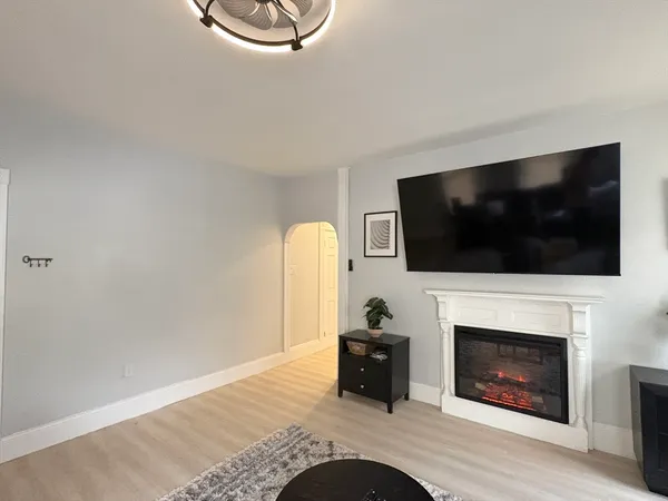 $4,200 | 137 Centre Street, Unit 1, Boston, MA 02119