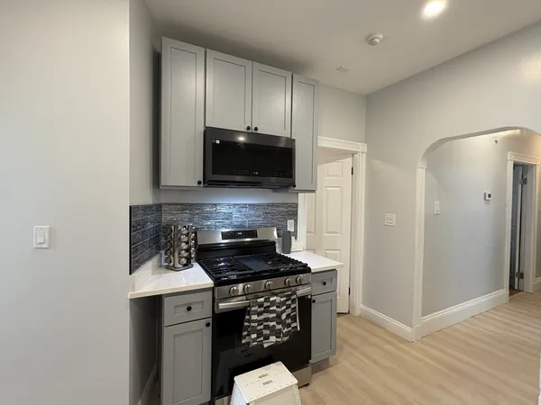 $4,200 | 137 Centre Street, Unit 1, Boston, MA 02119