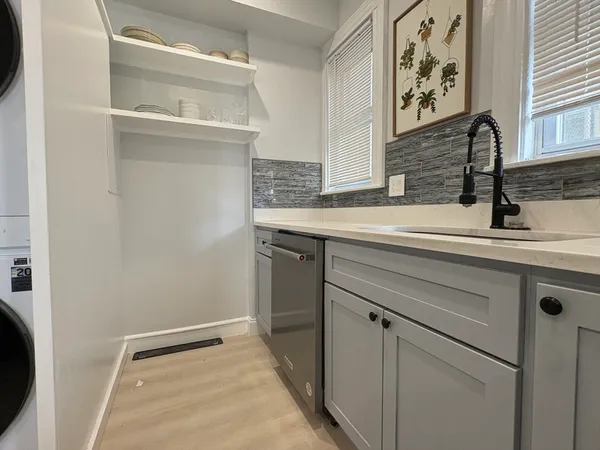 $4,200 | 137 Centre Street, Unit 1, Boston, MA 02119