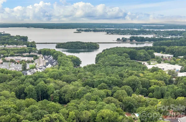 $2,250,000 | 709 North Main Street, Davidson, NC 28036