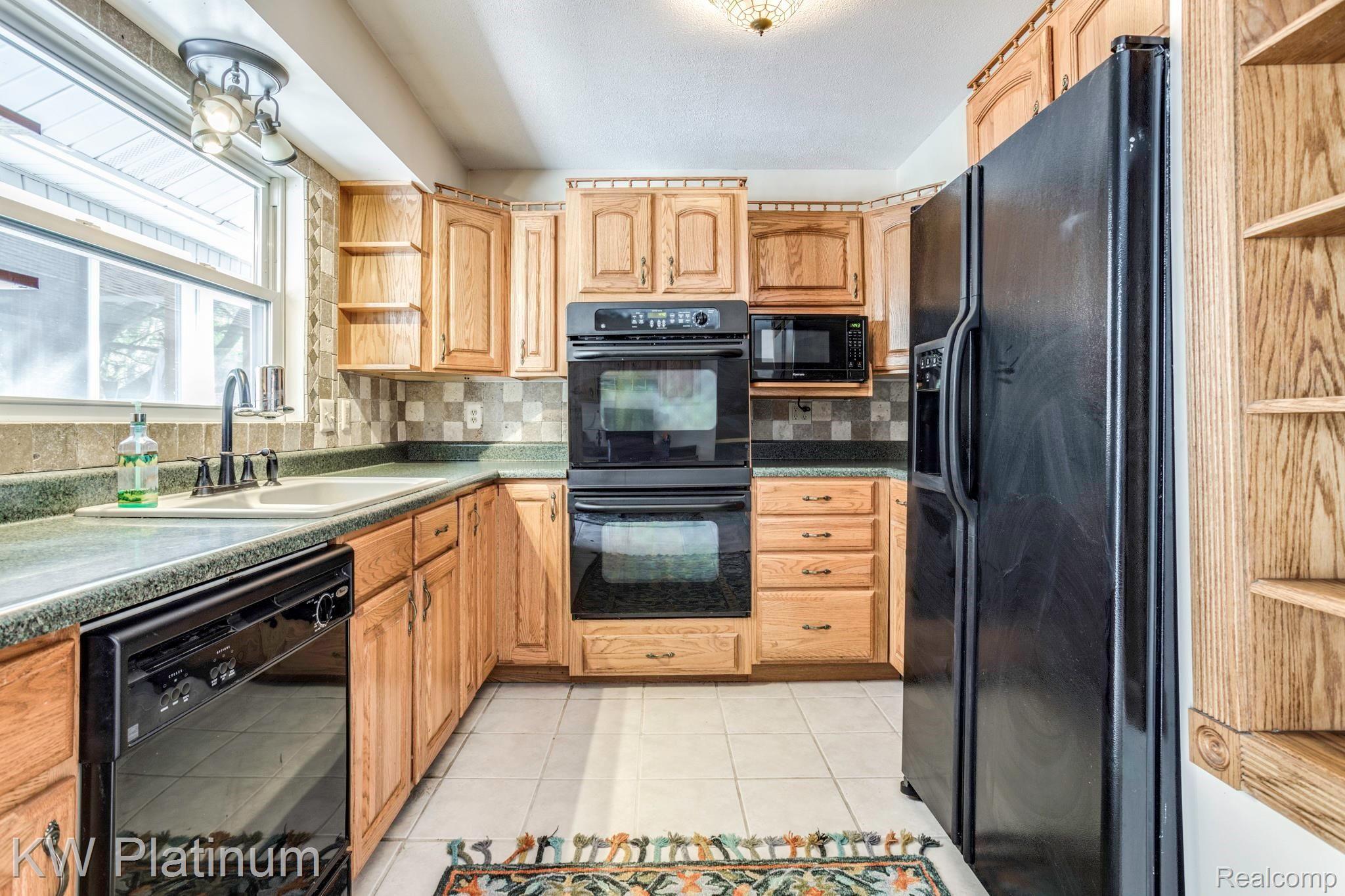 2928 Range Road Port Huron, MI 48060 - Photo 17 of 39 2928 Range Rd-19.jpg