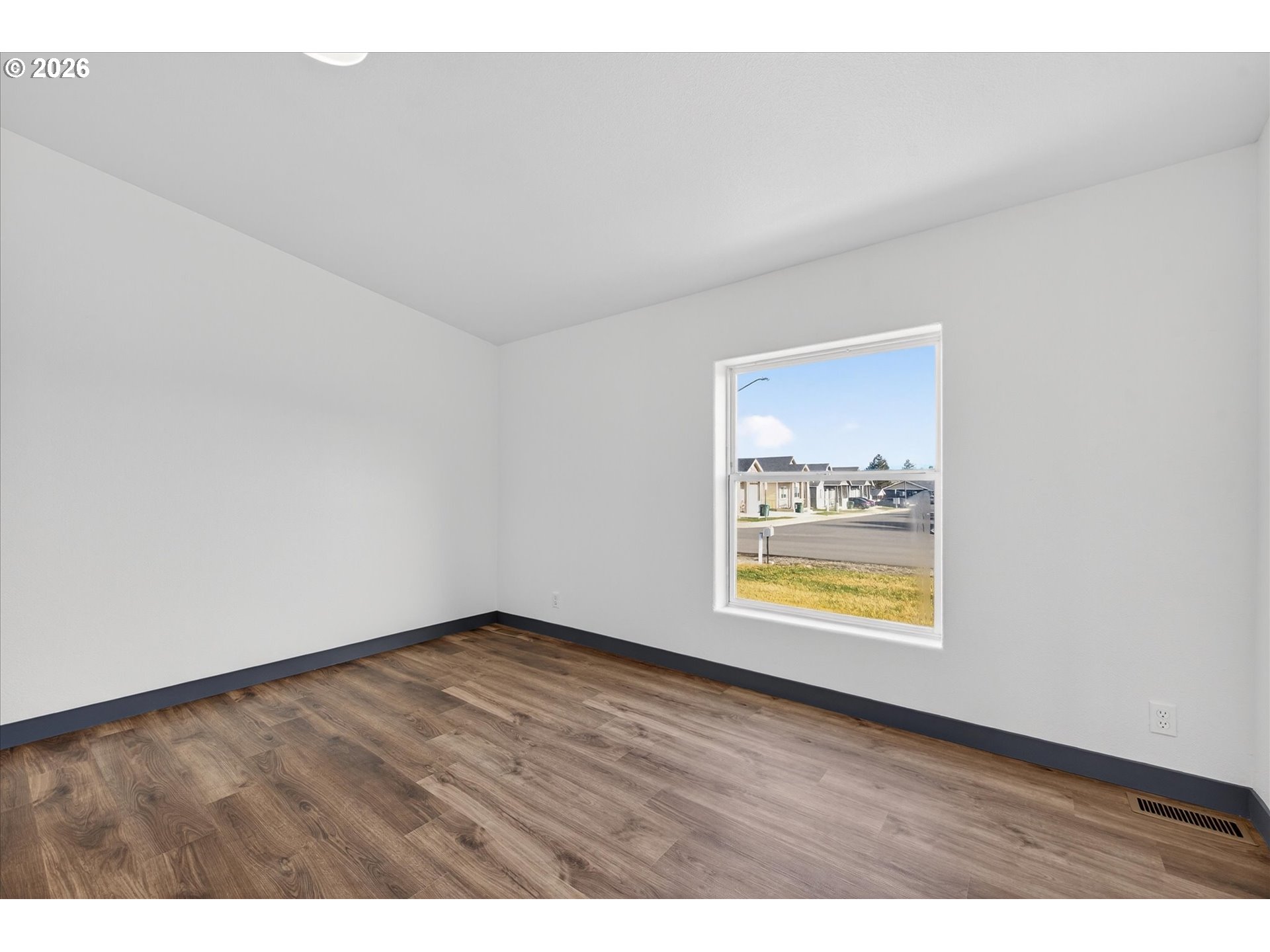 208 16th Street La Grande, OR 97850 - Photo 16 of 42 a view of an empty room and wooden floor