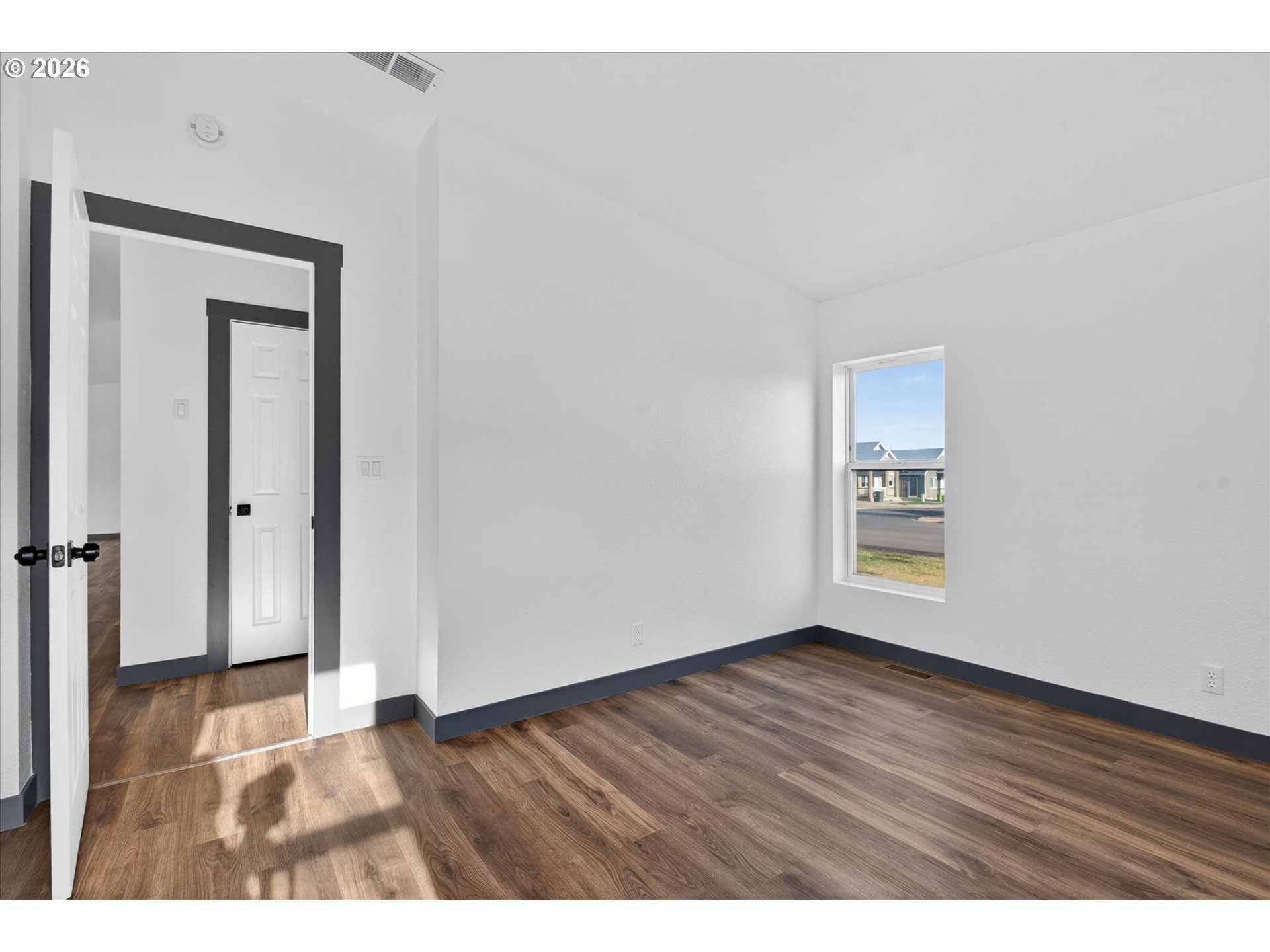 208 16th Street La Grande, OR 97850 - Photo 26 of 42 a view of an empty room and window