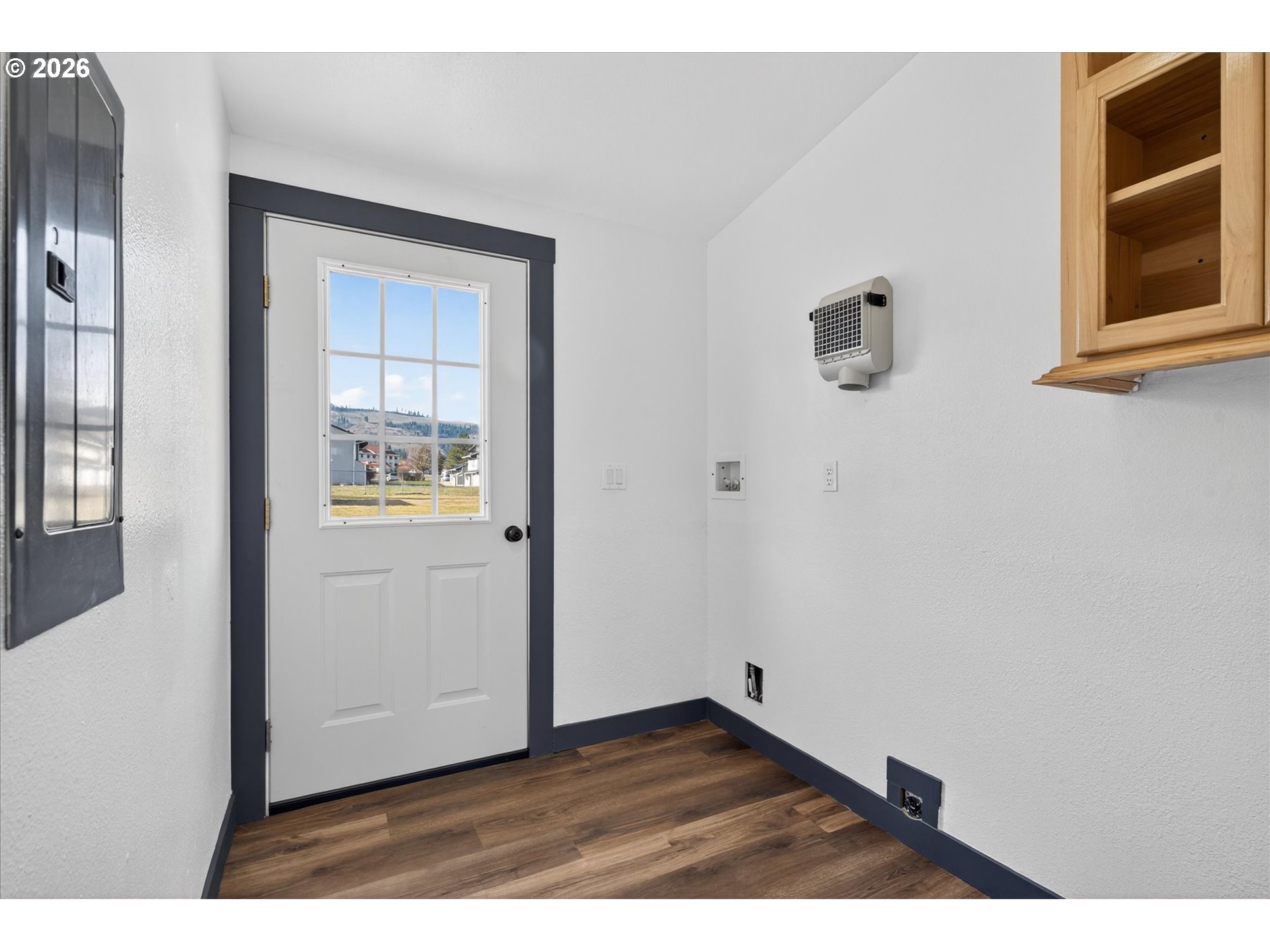 208 16th Street La Grande, OR 97850 - Photo 30 of 42 a view of an empty room with wooden floor and a window
