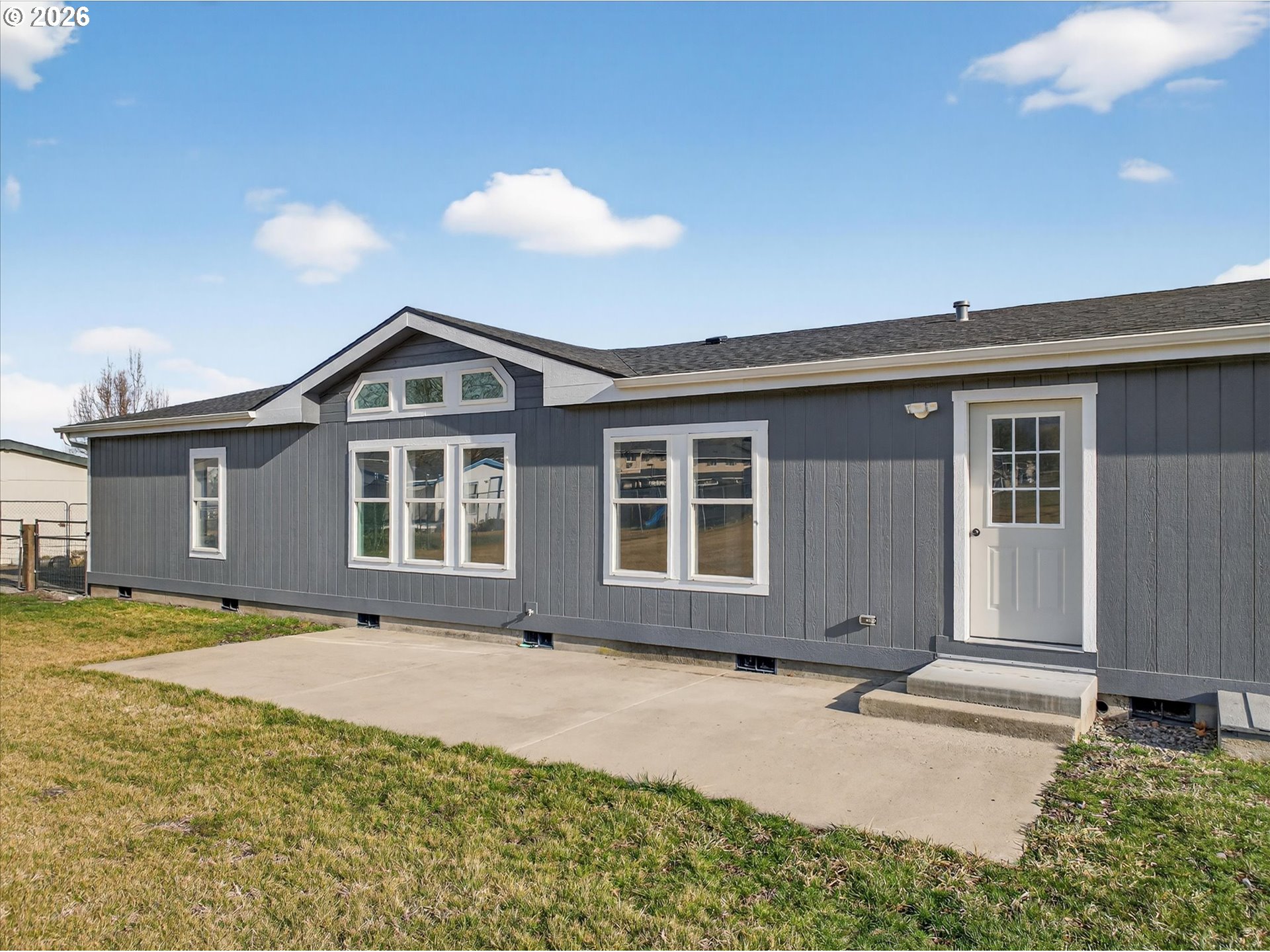 208 16th Street La Grande, OR 97850 - Photo 32 of 42 a front view of a house with a yard