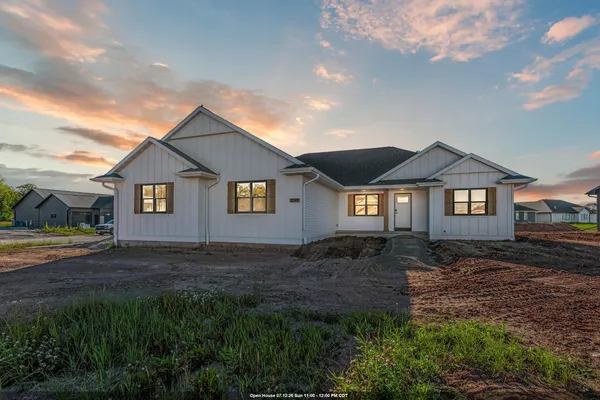 $529,900 | 1387 Crossroads Drive, De Pere, WI 54115