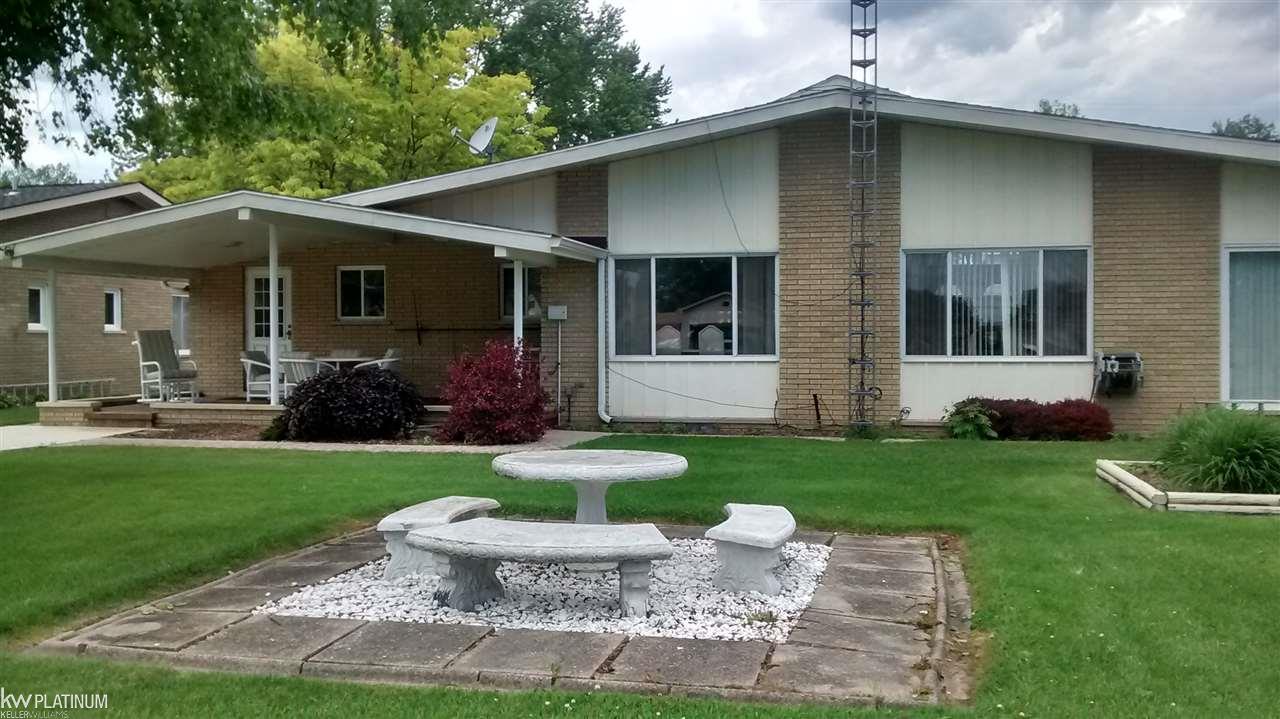 7261 Flamingo Road Algonac, MI 48001 - Photo 14 of 23 31293435-13.JPG
