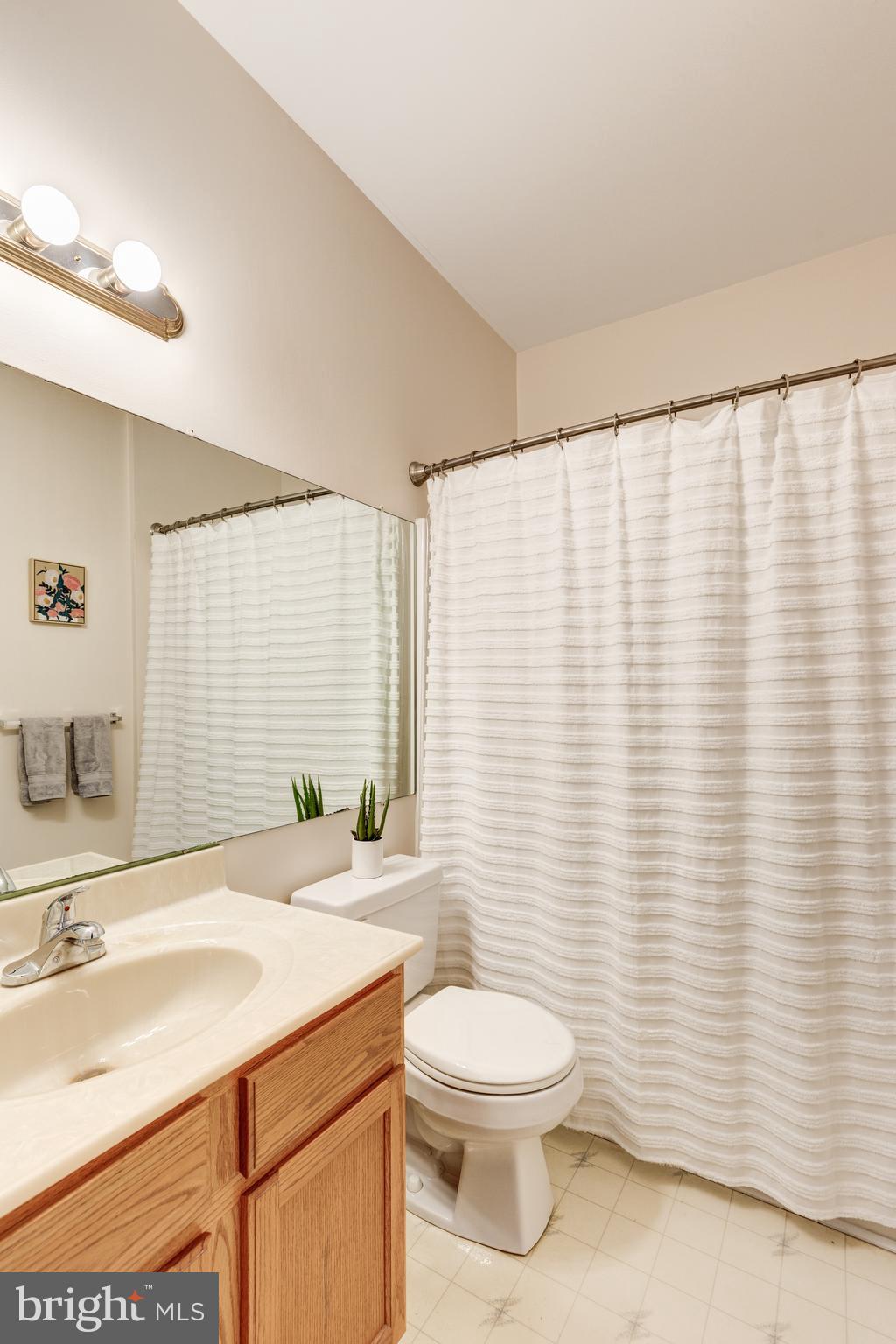 2045 Hughes Shop Road Westminster, MD 21158 - Photo 35 of 59 Full bath on main level