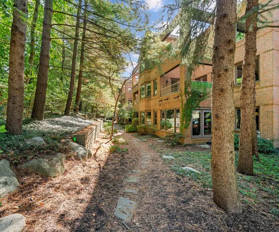 $625,000 | 3000 Glazier Way, Unit 210, Ann Arbor, MI 48105