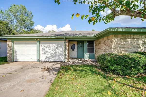 $1,950 | 232 Linda Drive, Burleson, TX 76028