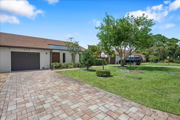 $349,000 | 6774 Wheaton Lane, Lake Worth, FL 33467