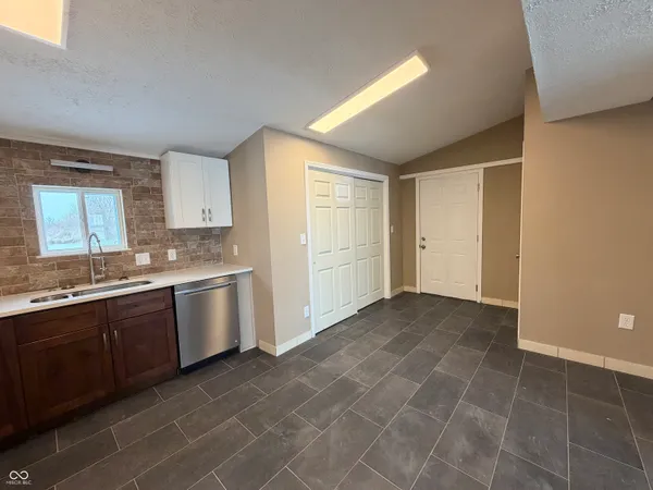 $229,900 | 6993 East County Road 1000 North, Roachdale, IN 46172