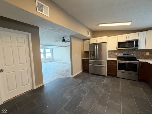 $229,900 | 6993 East County Road 1000 North, Roachdale, IN 46172