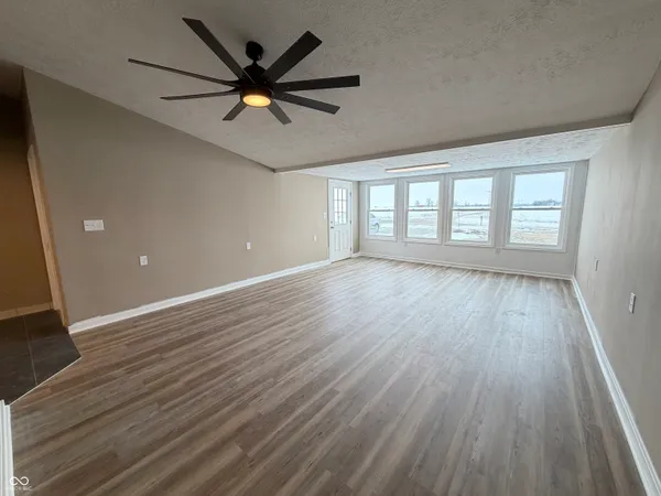 $229,900 | 6993 East County Road 1000 North, Roachdale, IN 46172