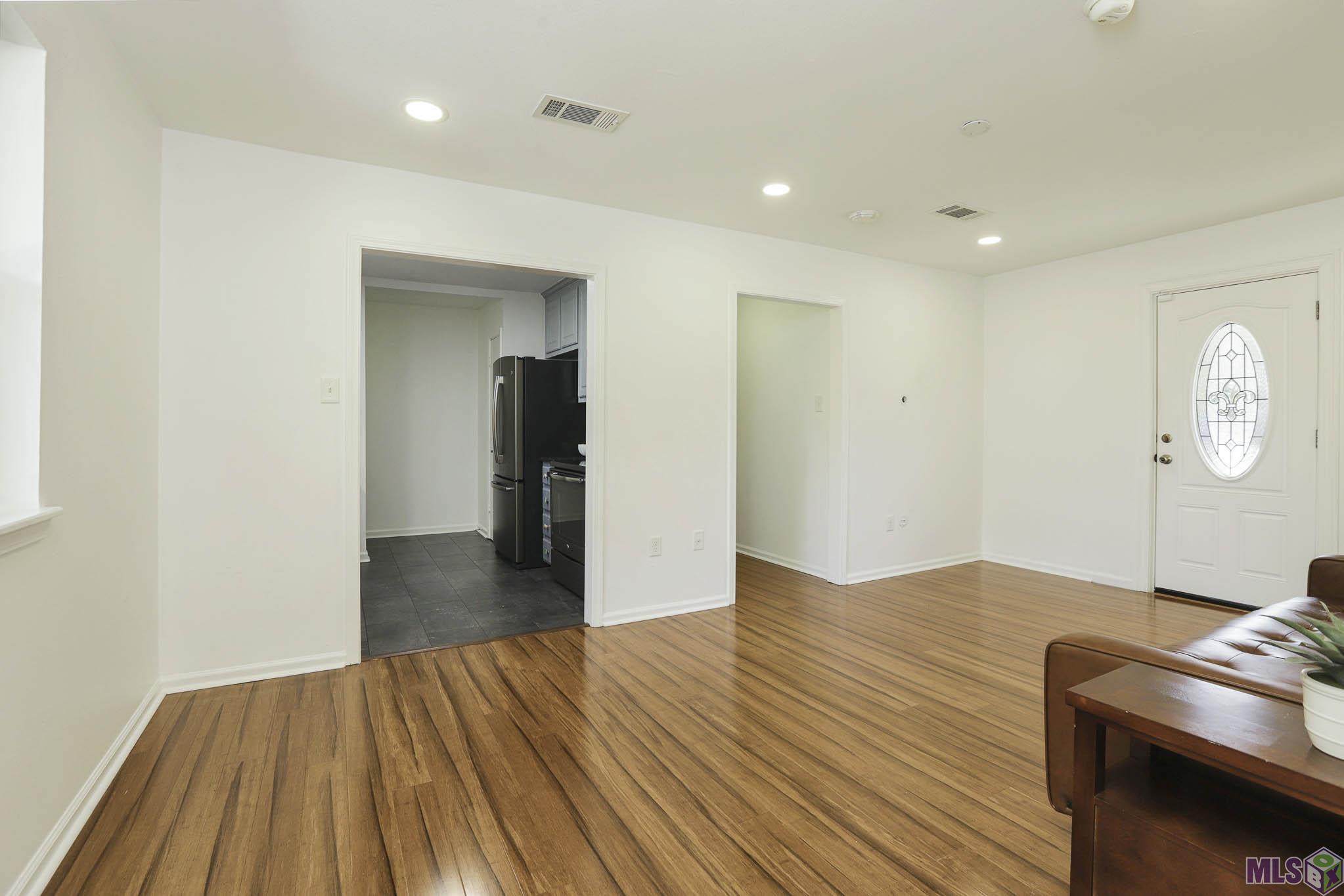 1314 Louray Drive Baton Rouge, LA 70808 - Photo 26 of 42 Apartment Living Room Upon Entering from Carport