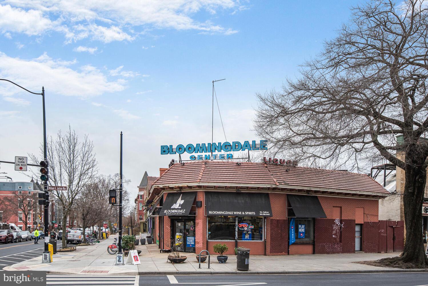 110 Seaton Place Northwest Washington, DC 20001 - Photo 42 of 47 a front view of a building with street