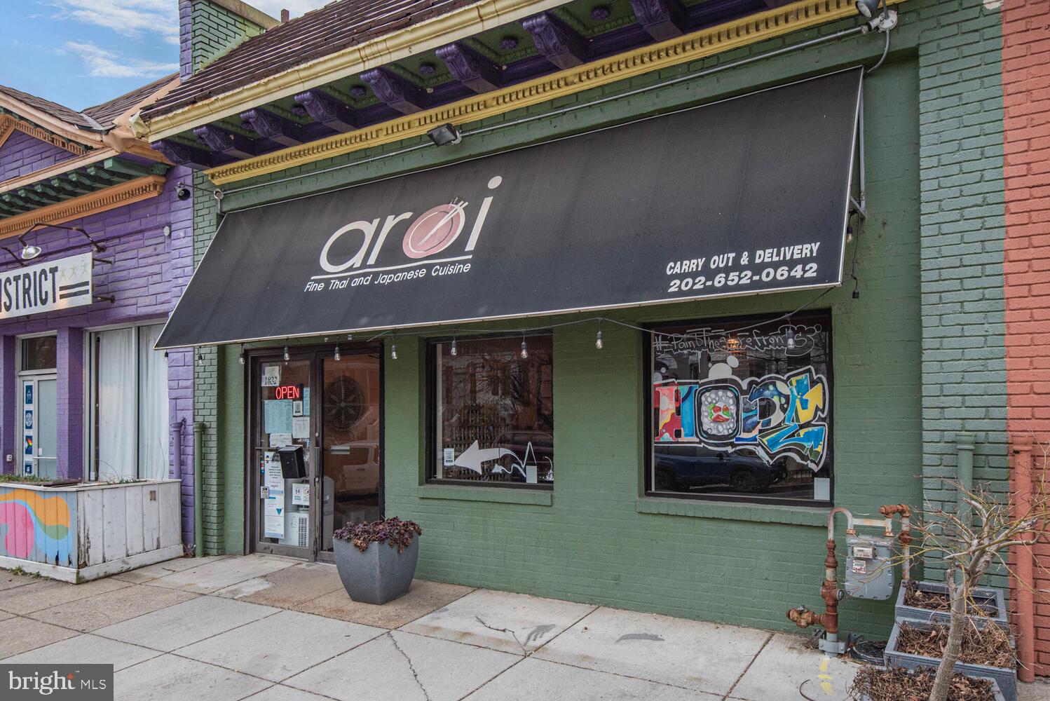 110 Seaton Place Northwest Washington, DC 20001 - Photo 43 of 47 a view of a book shop on the wall