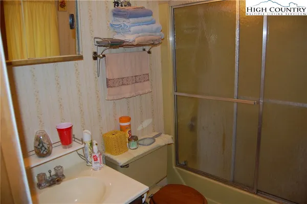 $375,000 | 202 Knoll Circle, Newland, NC 28657